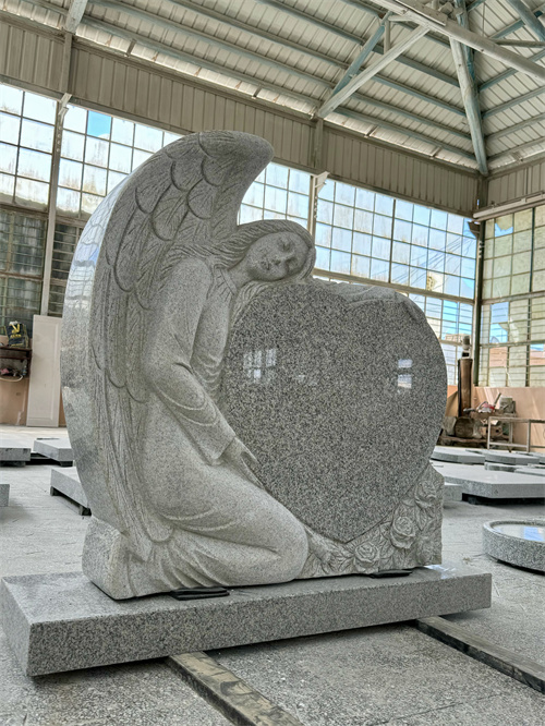 Tombstony miłosne i nagrobki krzyżowe zostały wysłane do Rumunii