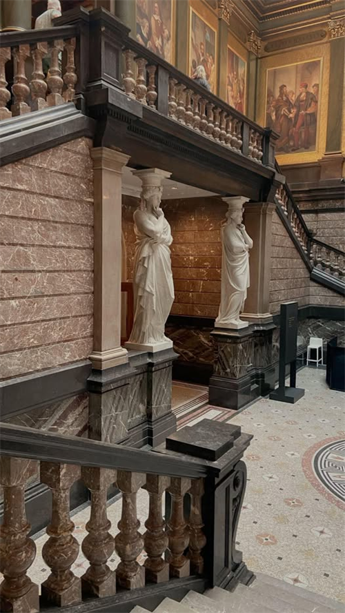 Głęboka dekoracja zabiera cię do architektury europejskiej