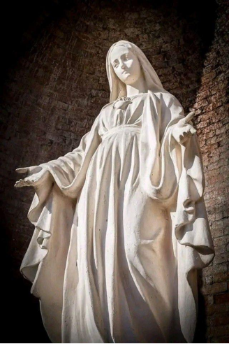 Posąg Dziewicy Maryi