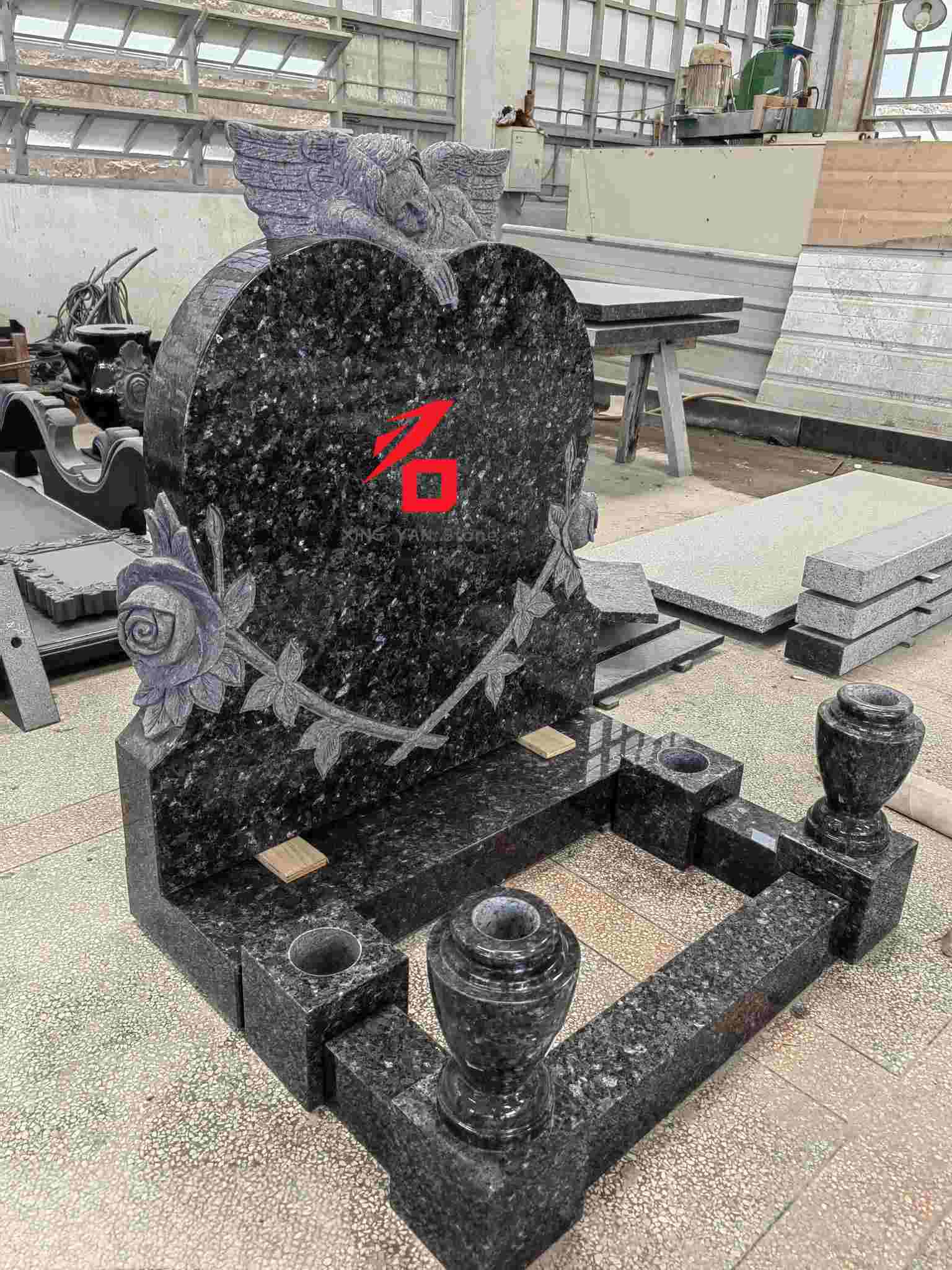 Nagrobek pamiątkowy anioła z niebieskiej perły, granitu w kształcie serca